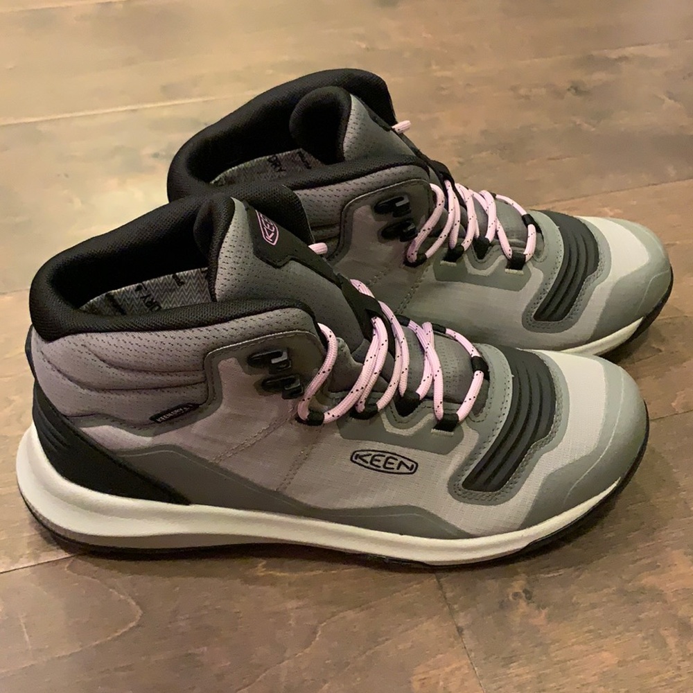 Keen Tempo Flex Mid WP hiking boots. NWOT